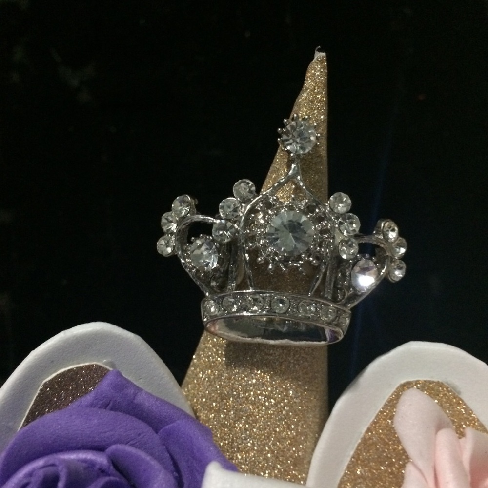 💥Gorgeous Cut Out Tiara Design Crown Crystal Ring